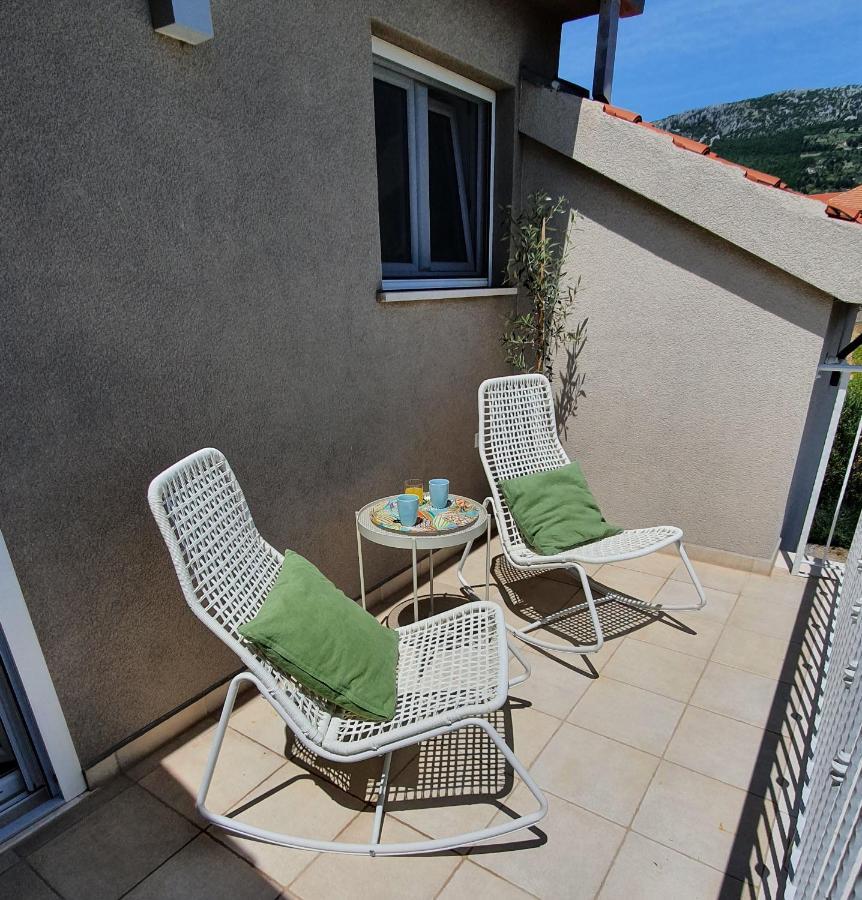 Villa Elysium - Beautiful Family House With Heated Pool Kastela Exterior photo