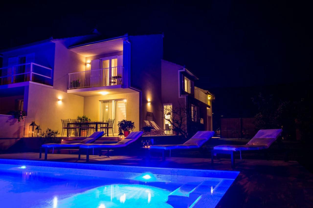 Villa Elysium - Beautiful Family House With Heated Pool Kastela Exterior photo