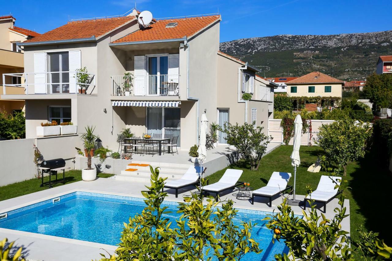 Villa Elysium - Beautiful Family House With Heated Pool Kastela Exterior photo